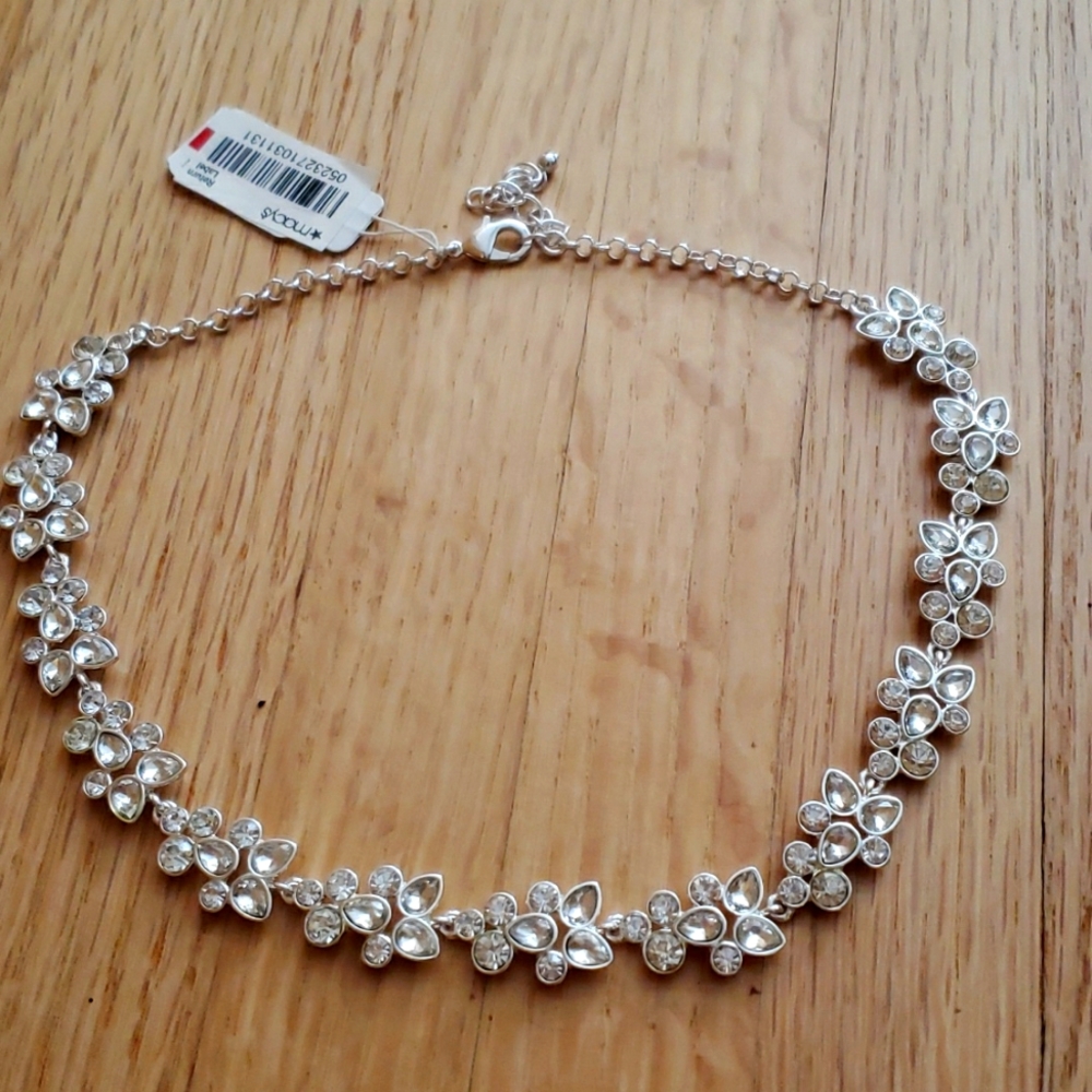 Womans choker